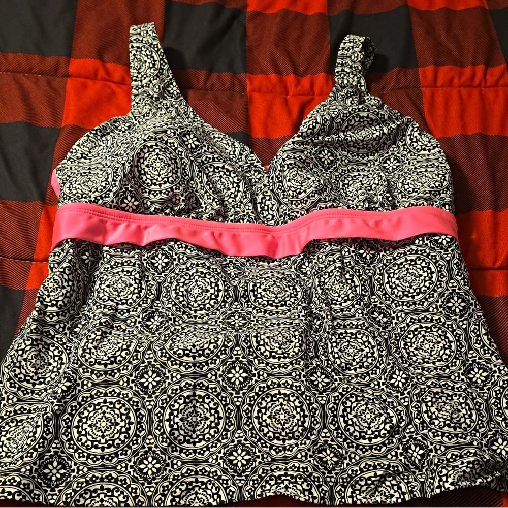 Malibu Dream Girl Women's Tankini Top Size 1 Black/White Geometric Pink Band